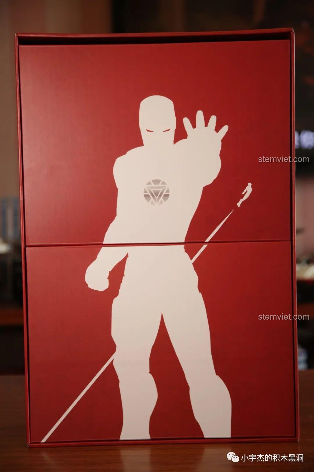 Bên trong hộp lớn của bộ Sheng Yuan SY1361 là hai hộp nhỏ hơn được sắp xếp gọn gàng.