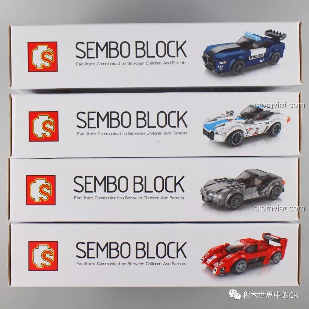 Các hộp đồ chơi SEMBO Famous Car được xếp chồng lên nhau, thể hiện thiết kế đồng bộ của series.