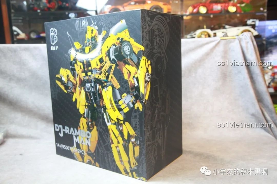 Góc nhìn khác về thiết kế hộp sang trọng của bộ đồ chơi xây dựng Mô hình Bumblebee cho con trai 14 tuổi.