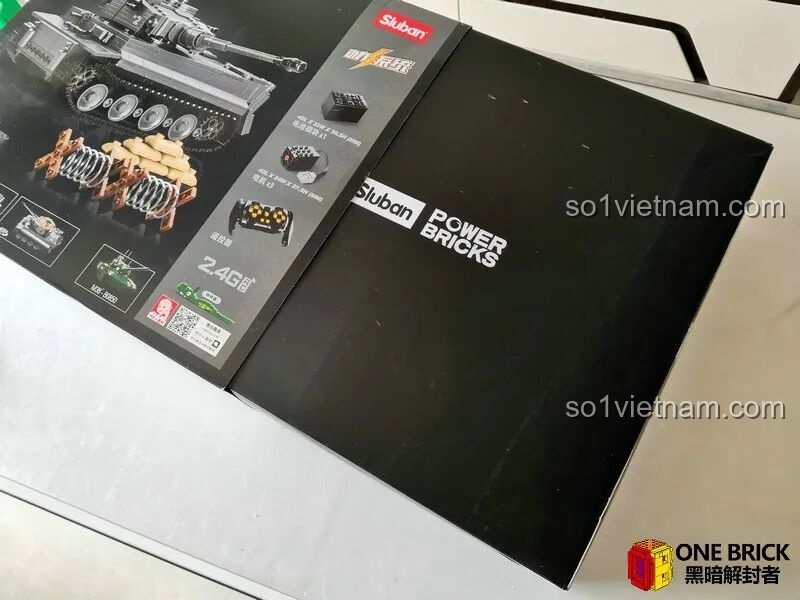 Thiết kế vỏ hộp dạng bao bên ngoài của bộ Sluban M38-B0851, có thể rút hộp bên trong ra một cách dễ dàng và sang trọng.