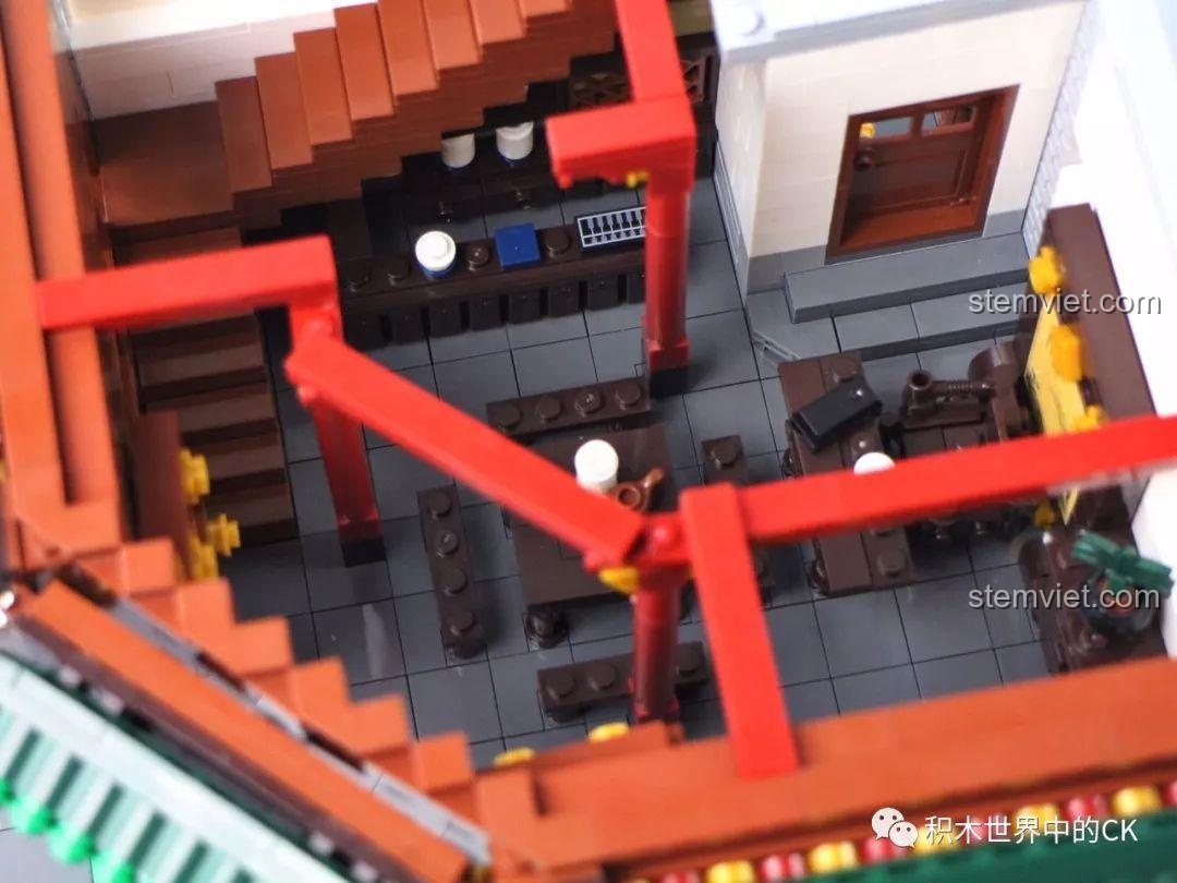 Mô hình Trà Quán Hương茗 được tách thành ba phần: tầng một, tầng hai và mái nhà.