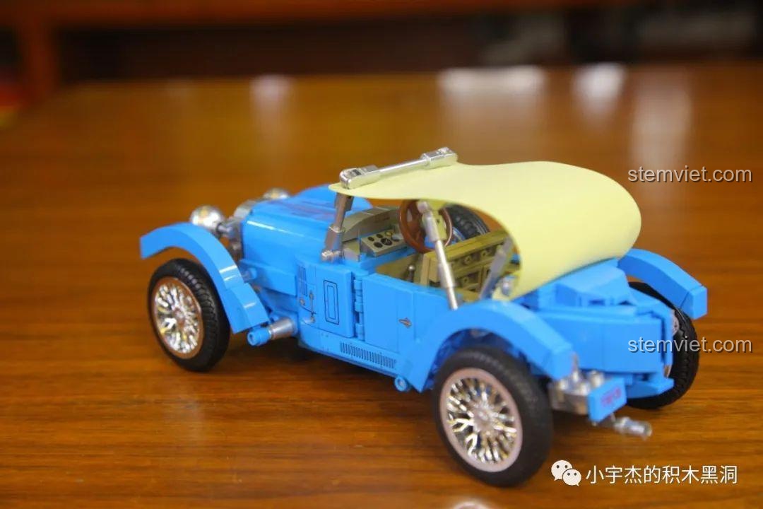 Mô hình Bugatti T38A SEMBO 705600 với thiết kế mui trần hoàn toàn, không có kính chắn gió, đậm chất xe đua cổ.