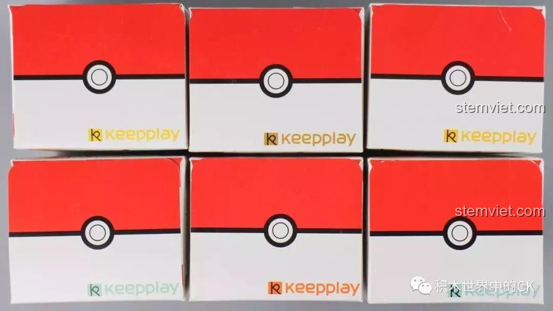 Phần nắp trên của các hộp Keeppley Pokémon được thiết kế theo hình ảnh quả cầu Poké Ball đặc trưng.