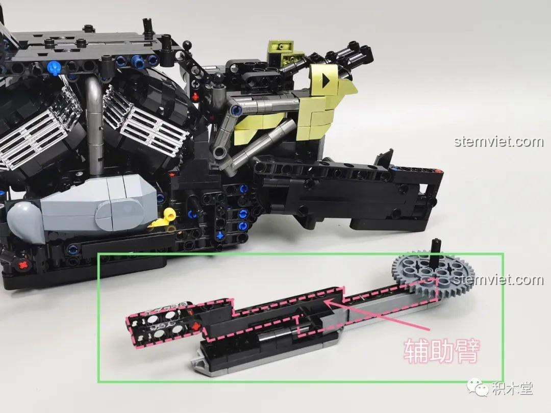 Tay đòn phụ trong thiết kế của Panlos 672110, giúp giữ cho dây xích luôn căng và ổn định ở mọi góc độ.