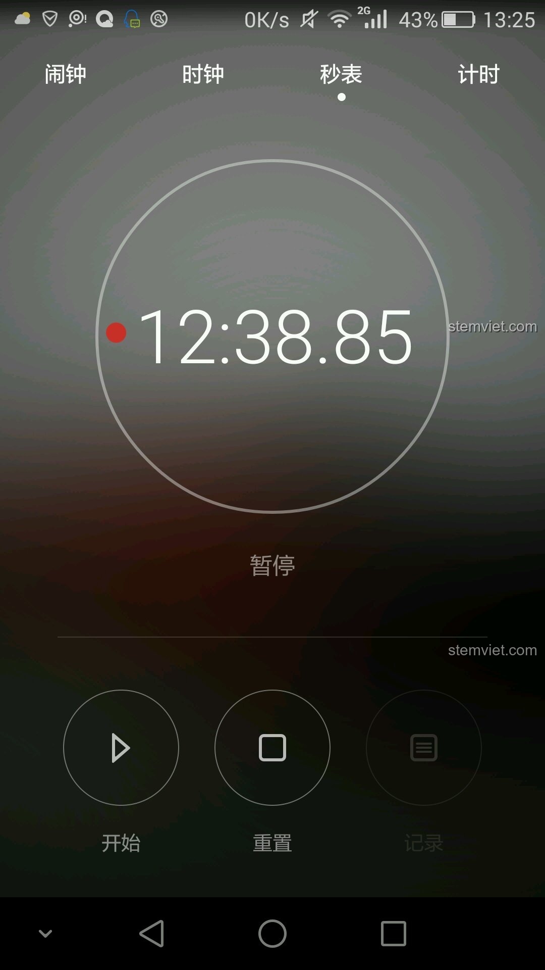 Đồng hồ bấm giờ hiển thị thời gian lắp ráp xe đua Enlighten 402 là 12 phút 38 giây.