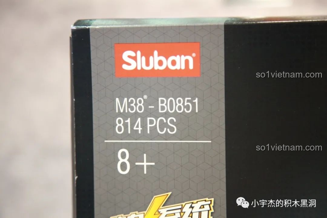 Cận cảnh thông tin trên hộp Sluban M38-B0851, ghi rõ 814 mảnh ghép và độ tuổi khuyến nghị là 8+.