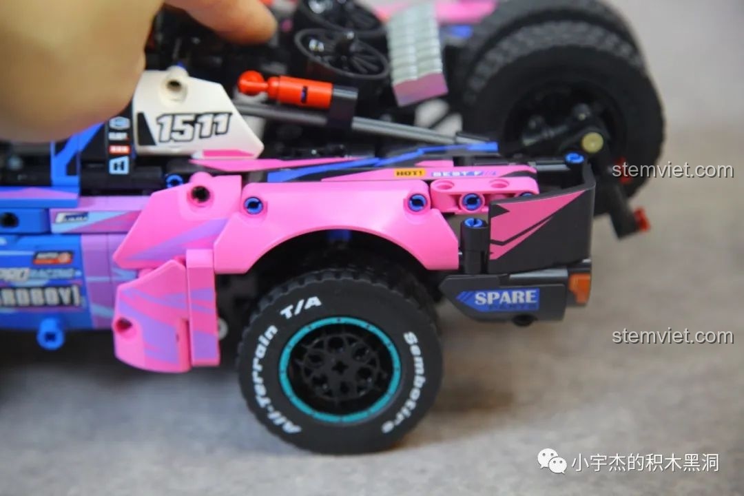 Thử nghiệm độ nhún của hệ thống treo sau trên xe SEMBO 715006.