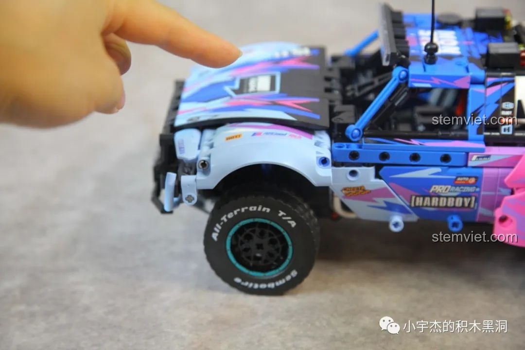 Thử nghiệm độ nhún của hệ thống treo trước trên xe SEMBO 715006.