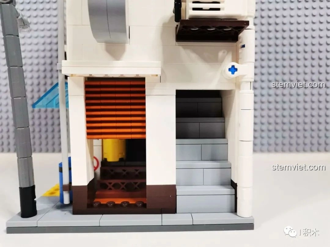 So sánh tỉ lệ ghế với minifig trong mô hình CaDA C66006