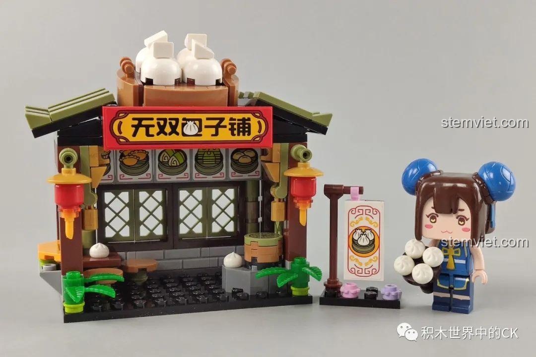 Mô hình Tiệm Bánh Bao Vô Song QMAN 72012 cùng nhiều minifigure khác, tạo cảnh tượng khu phố đông đúc.