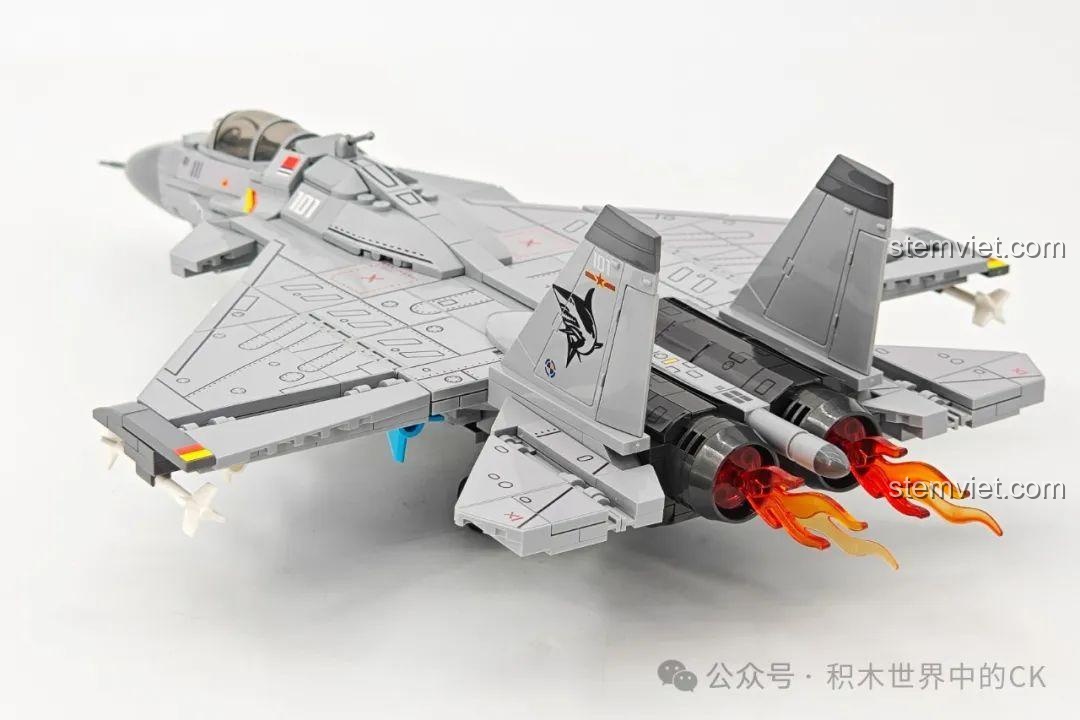 Góc nhìn nghiêng của mô hình tiêm kích J-15, đánh giá chi tiết bộ SEMBO 202257.