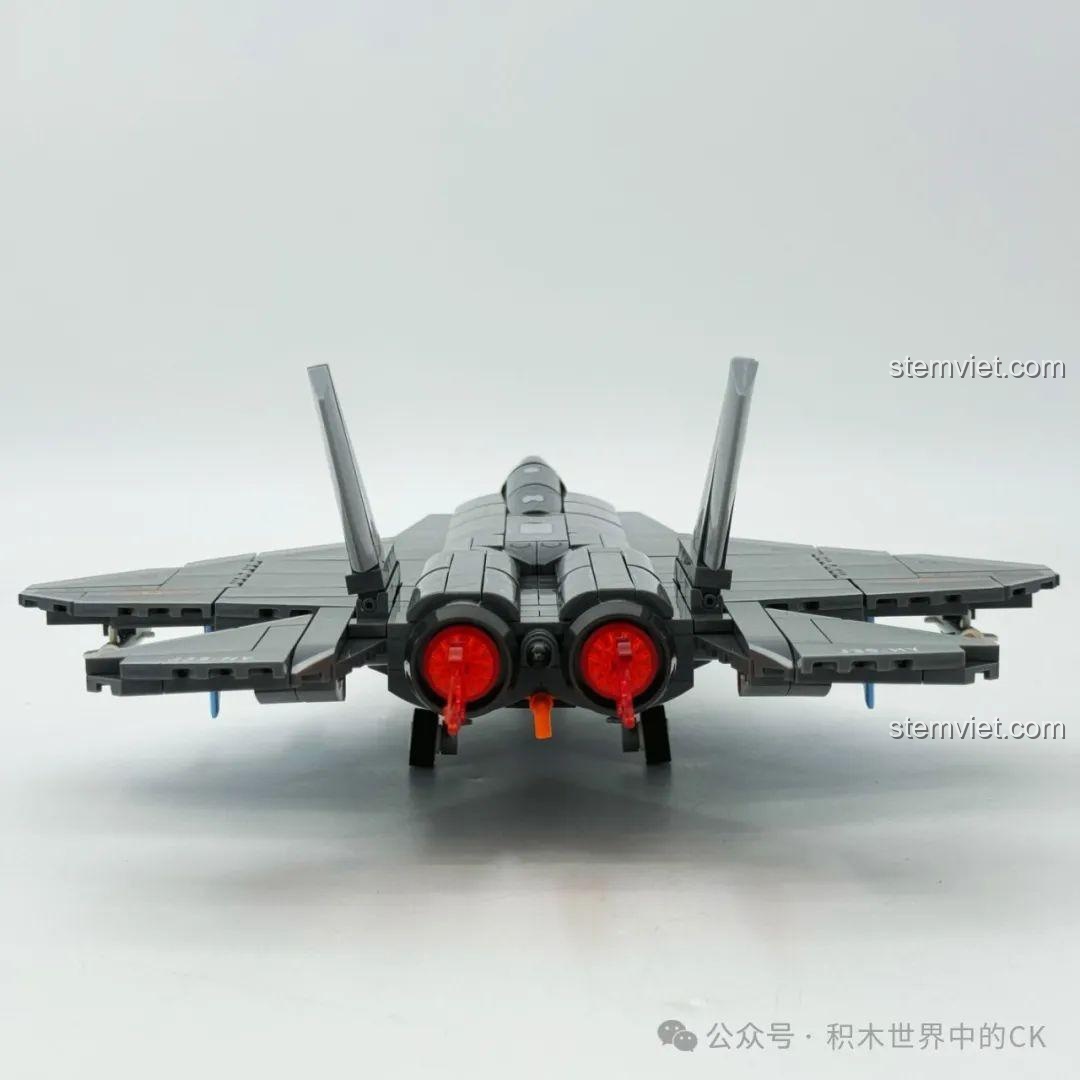 Góc nhìn từ sau của tiêm kích tàng hình J-35, review bộ xếp hình sưu tập máy bay chiến đấu hiện đại.