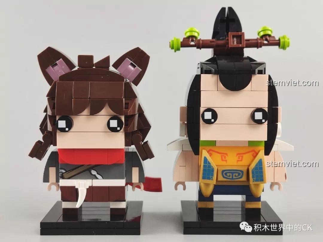 Mô hình Tiểu Cửu A0124 và Thân Công Báo A0125 Keeppley đã lắp ráp, nhìn từ bên hông