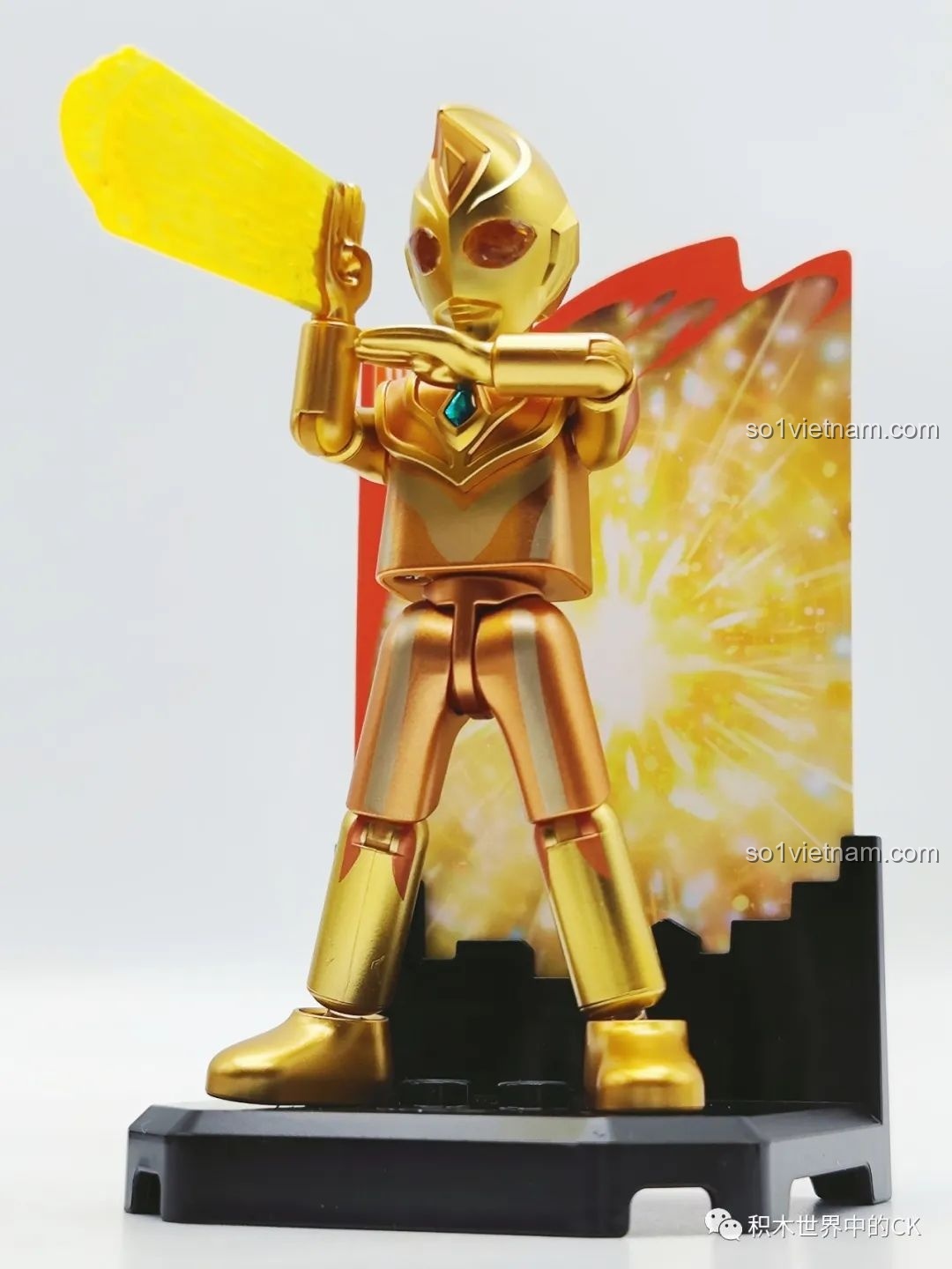 Tiga Ultraman với hiệu ứng năng lượng màu vàng trong Bộ Sưu Tập Ultraman 2023.