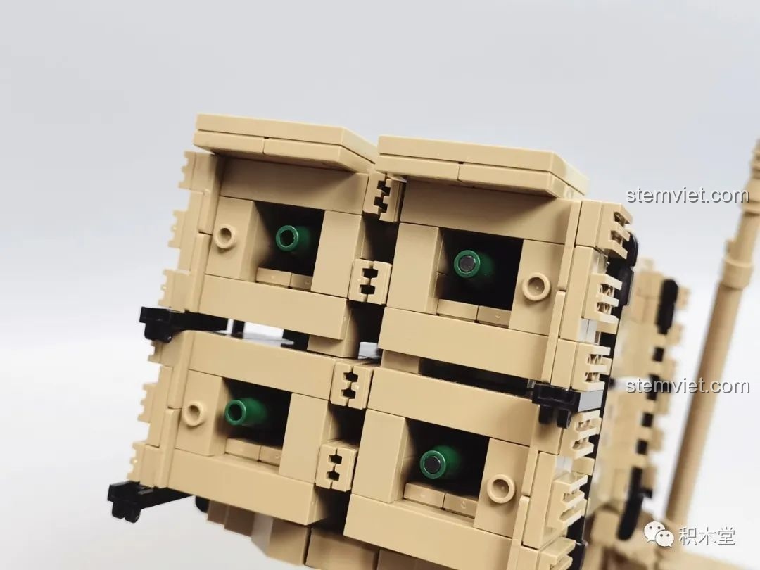 Cận cảnh các đầu đạn tên lửa có thể bắn được trong bộ Xe kéo tên lửa Patriot 628014.