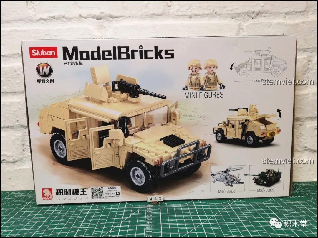 Mặt sau hộp bộ xếp hình Sluban B0837 thể hiện các chi tiết có thể cử động và các mô hình khác trong cùng bộ sưu tập.