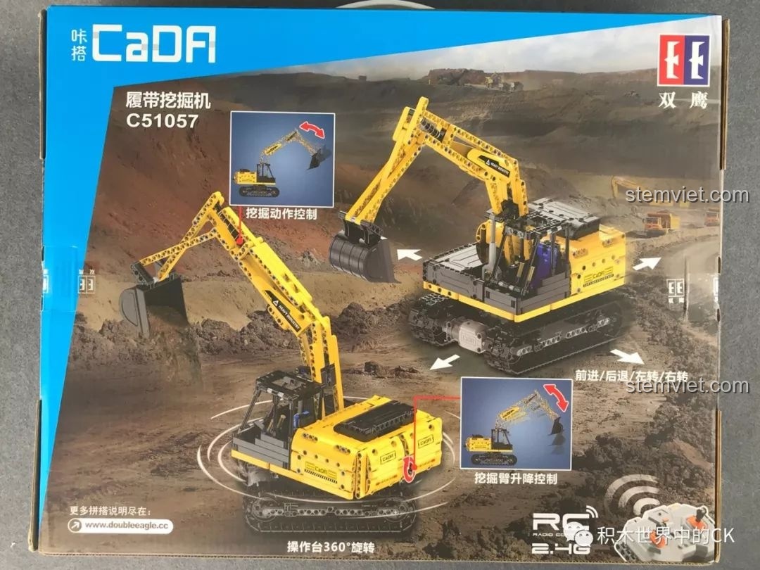 Mặt sau hộp CaDA C51057 mô tả các chức năng điều khiển từ xa của mô hình máy xúc bánh xích, giúp bé dễ hình dung.