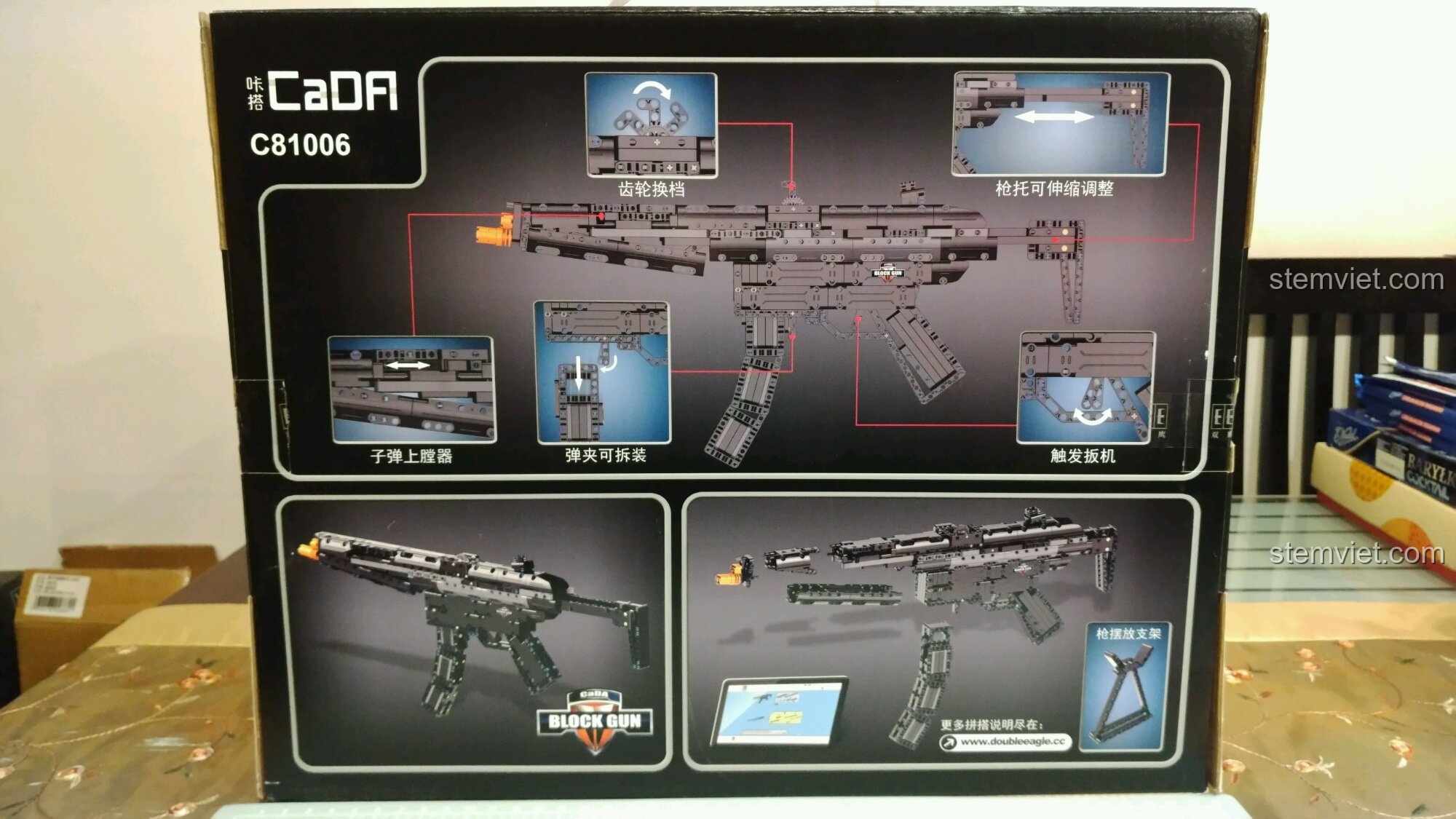 Mặt sau hộp bộ xếp hình Mô súng MP5 81006 tiết kiệm, mô tả các tính năng có thể chơi được của sản phẩm.