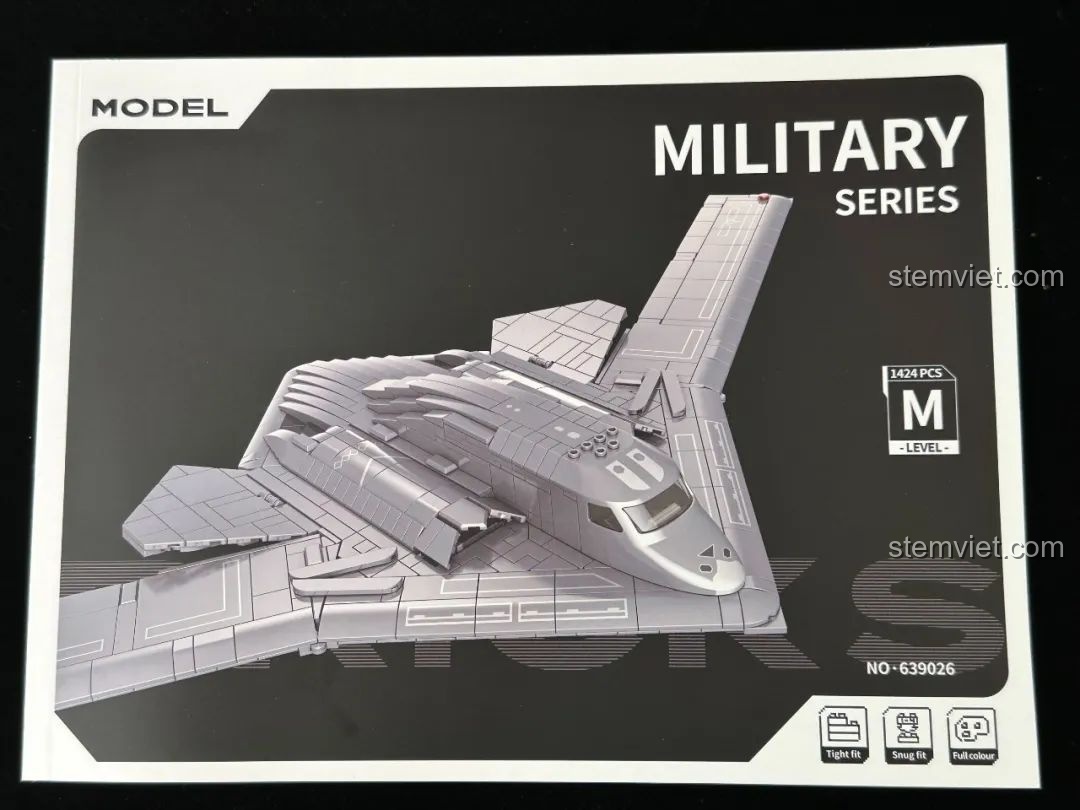 Một trang trong sách hướng dẫn của bộ đồ chơi mô hình Đại bàng tàng H-20 Panlos Brick, mô tả các chức năng.