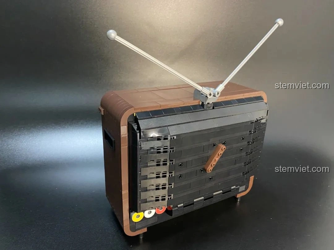 Mô hình Pantasy 61008 Tivi Cổ Điển với tấm nền cảnh biển và minifigure thợ lặn.