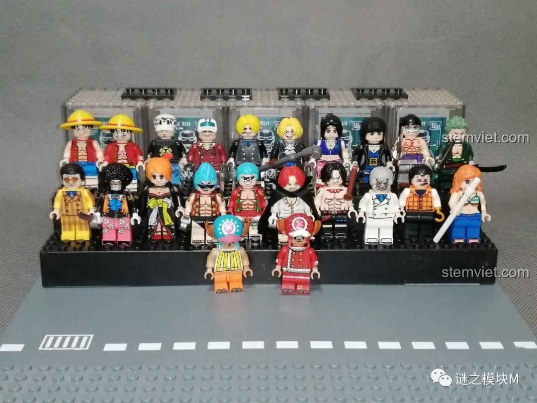 Ảnh chụp toàn bộ bộ sưu tập minifigure One Piece của KORUIT, quy tụ hơn 20 nhân vật khác nhau.