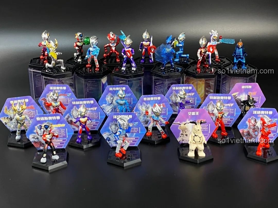Toàn bộ bộ sưu tập các figure trong series blind box Ultraman của Qman, rất đa dạng và đầy màu sắc.