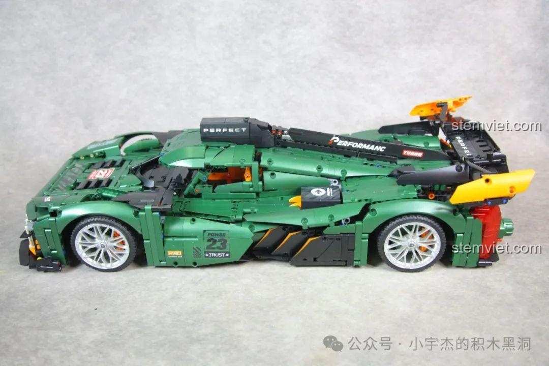 Toàn cảnh mô hình GULY 10616 nhìn từ bên hông sau khi hoàn thành.