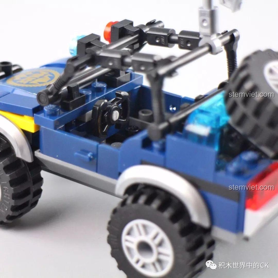 Toàn cảnh bộ đồ chơi Cảnh sát Qman 1923 - Xe cảnh sát, xe truy bắt gấu và minifigure