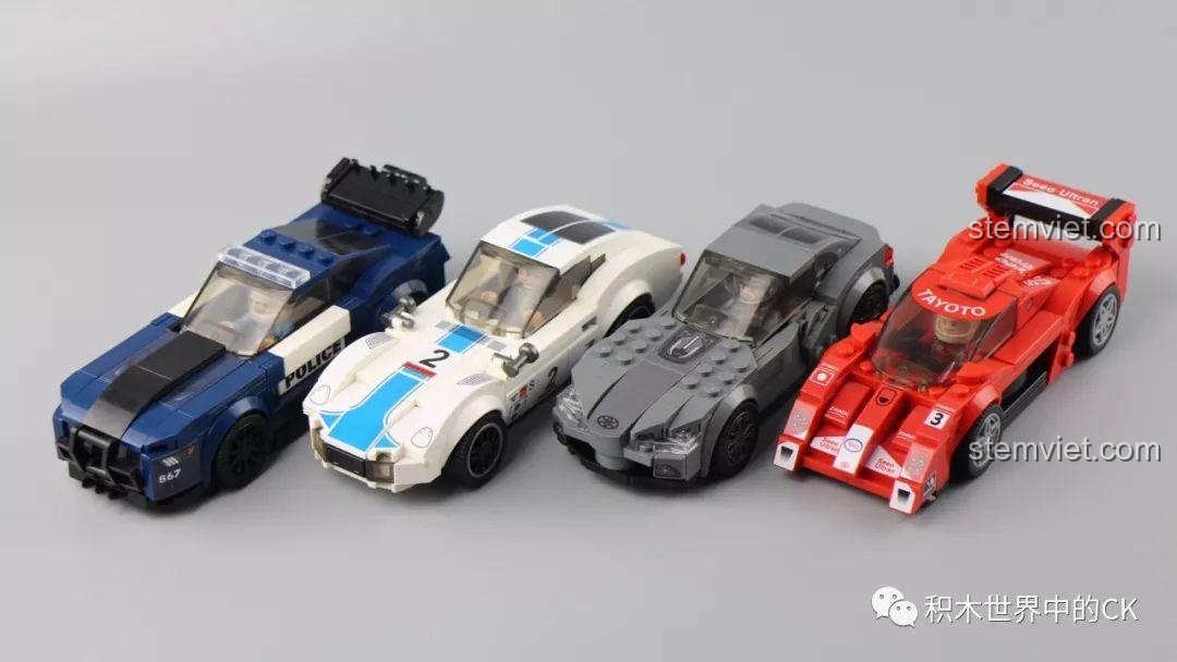 Toàn cảnh bốn mô hình xe đua trong bộ sưu tập đồ chơi lắp ráp Sembo Famous Car.