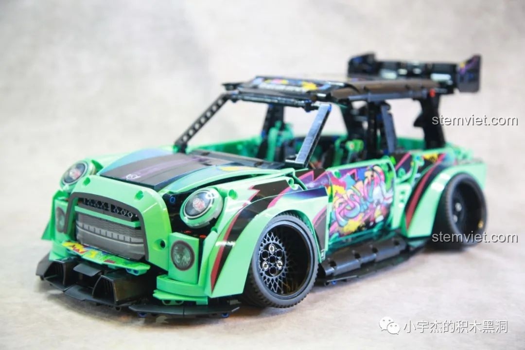 Toàn cảnh cuối cùng của mô hình K-Box 10505 Xe Đua BMW MINI Độ sau khi hoàn thành.