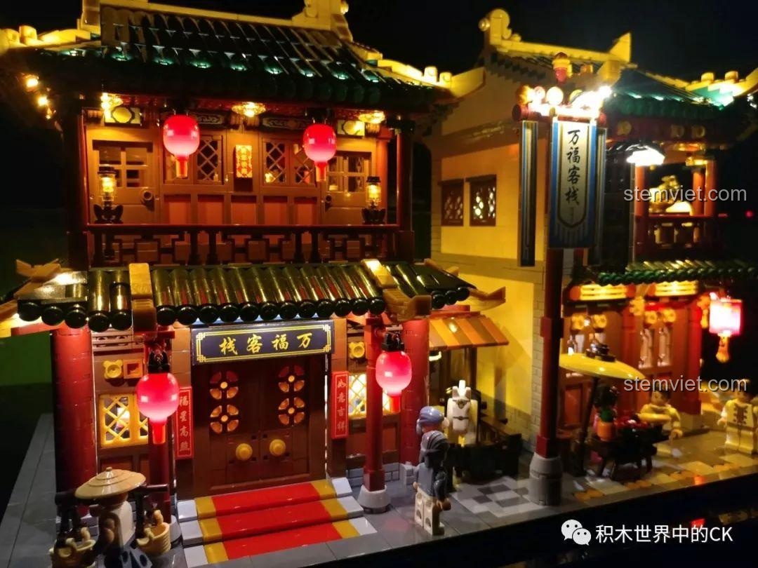 Toàn cảnh khu phố Trung Hoa được tạo nên từ nhiều bộ lắp ráp Xingbao, tất cả đều có đèn LED.