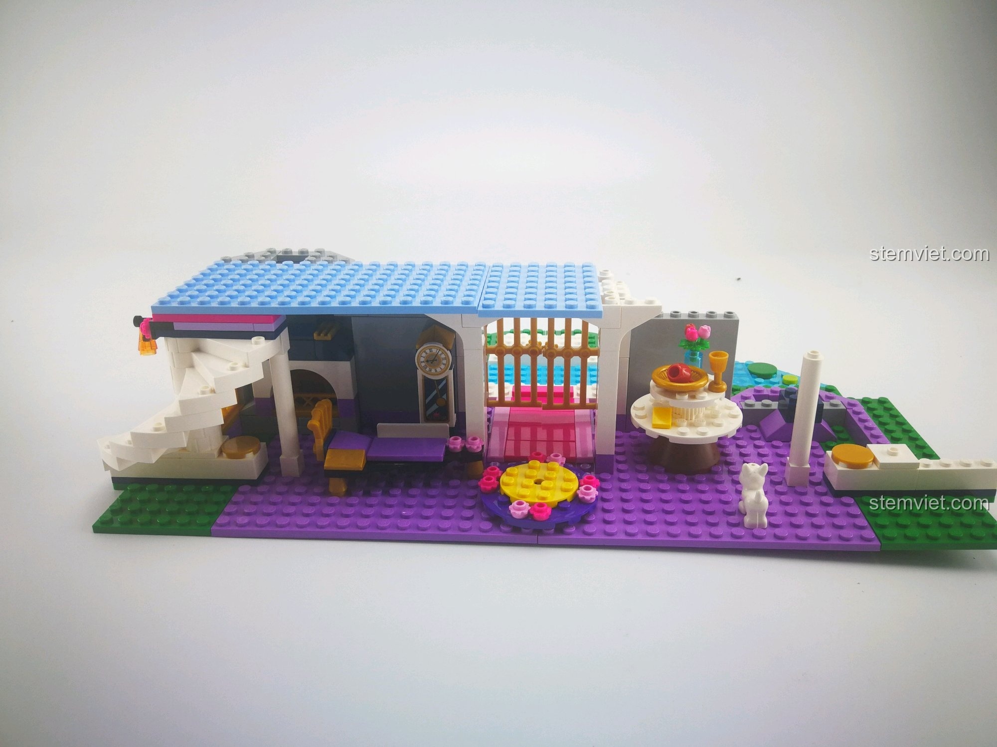 Toàn cảnh lâu đài Enlighten 2612 và xe ngựa