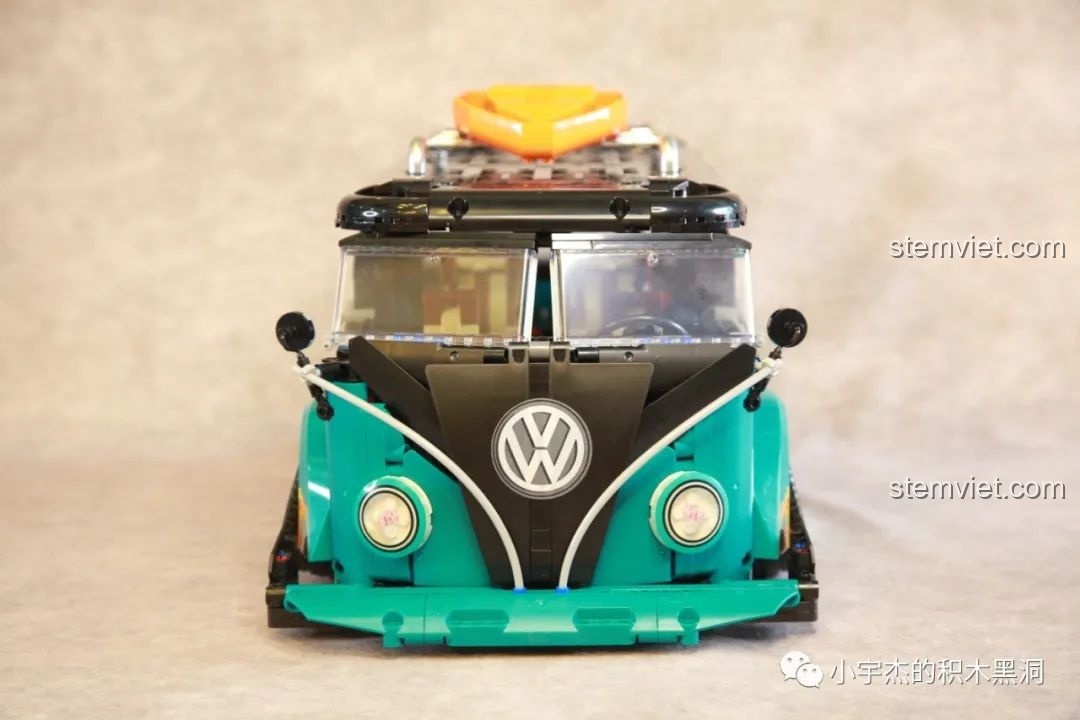 Toàn cảnh mô hình xe Volkswagen T1 K Box 10510 đã hoàn thiện, một tác phẩm nghệ thuật từ những mảnh ghép.