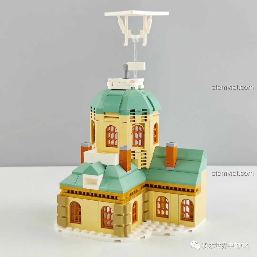 Toàn cảnh mô hình Keeppley K20706 với Conan và Kaito Kid trên tòa nhà.