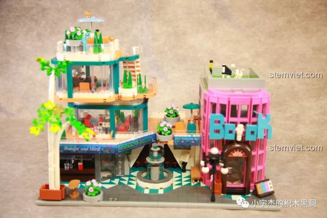 Toàn cảnh mô hình K-Box 10507 hoàn chỉnh cùng với tất cả các minifigures.