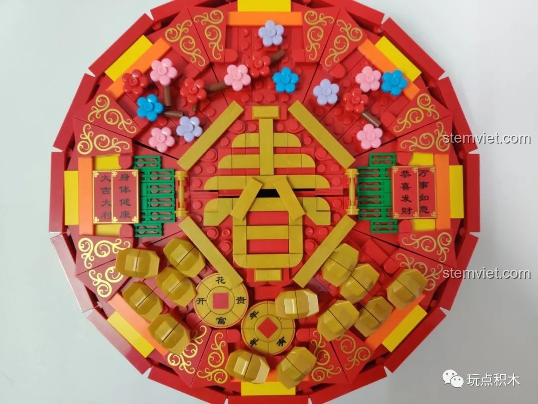 Toàn cảnh nắp hộp WOMA C.9122 Hộp đựng mứt Tết với các chi tiết trang trí Tết tinh xảo.