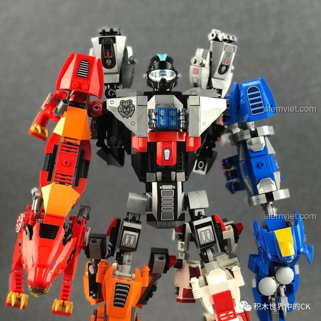 Toàn cảnh Robot Chiến Binh Vô Hạn QMAN, một mô hình lắp ráp ấn tượng dù có một vài điểm yếu về độ ổn định.