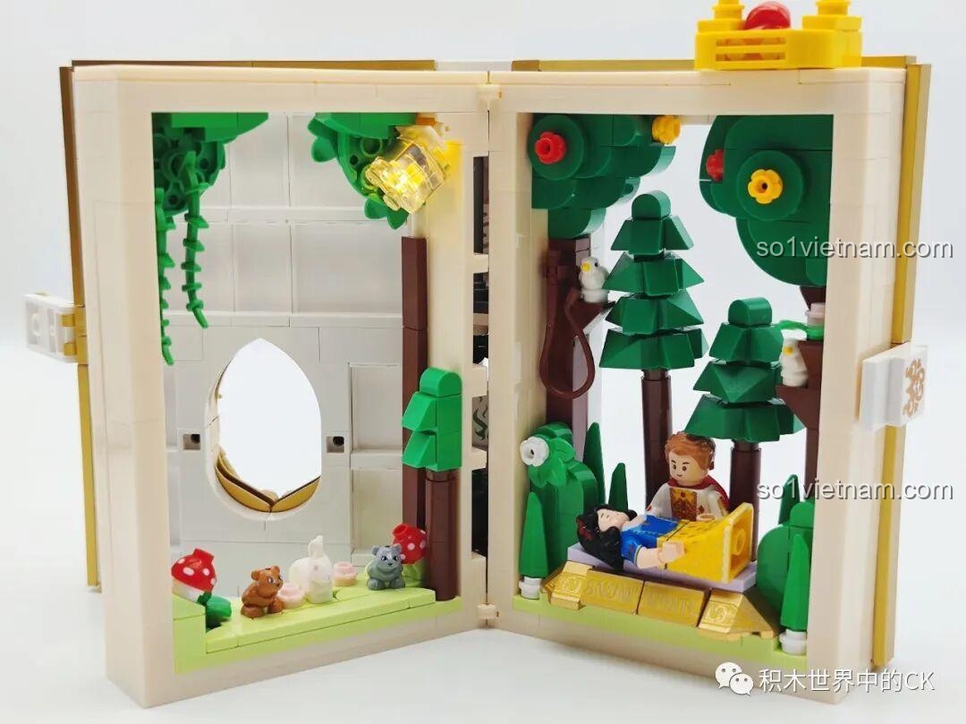 Toàn cảnh sách pop-up Bạch Tuyết Wekki khi mở, với hiệu ứng đèn LED đang bật sáng tạo nên không gian huyền ảo.