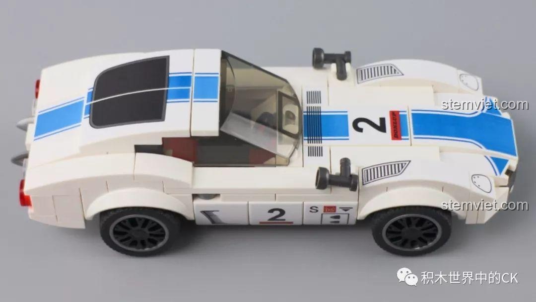 Toàn cảnh từ trên của mô hình Toyota 2000GT SEMBO 607030, thiết kế cân đối và đẹp mắt.