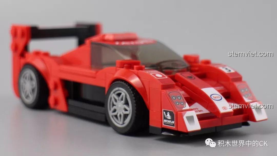 Toàn cảnh từ trên của mô hình Toyota GT-One SEMBO 607032, các sticker được dán liền mạch.