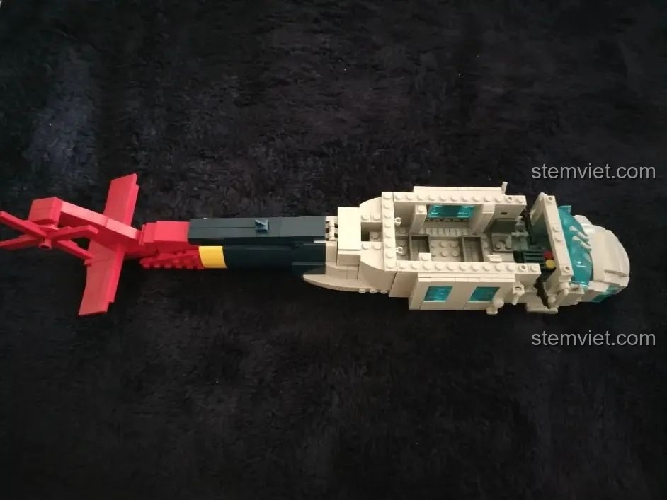 Toàn cảnh mô hình WOMA C0897 nhìn từ trên xuống sau khi đã kết nối thân và đuôi.