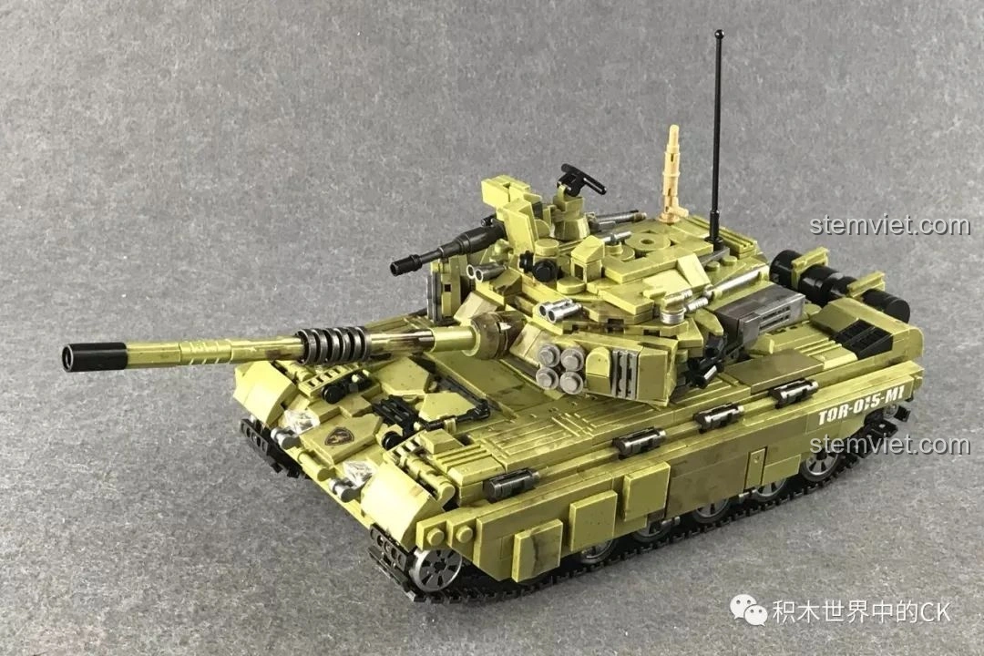 Mô hình xe tăng Thiên Hổ Scorpio Tiger XB-06015 của Xingbao đã hoàn thành, nhìn từ góc 3/4 phía trước bên phải.