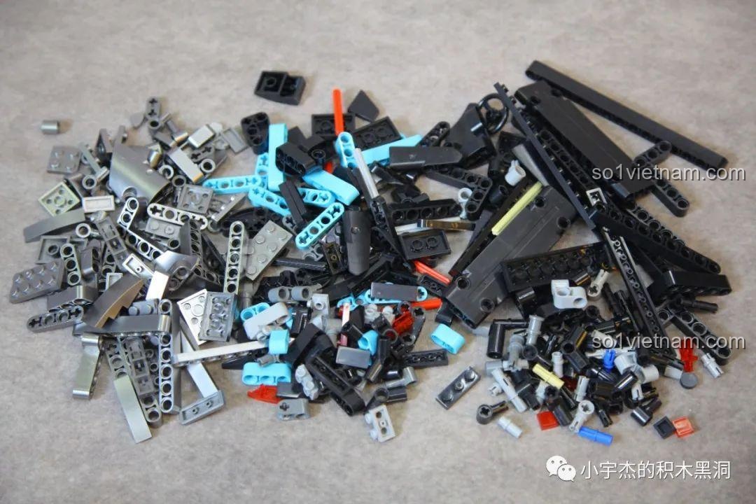 Tổng hợp các mảnh ghép từ túi số 2 của bộ MJ Blocks 8620A, bao gồm các chi tiết màu đen, bạc và xanh ngọc cho nội thất.