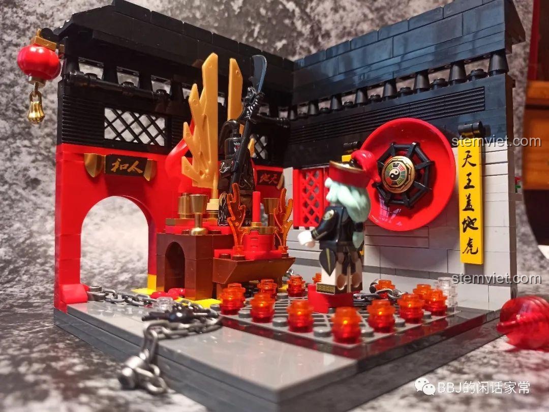 Toàn bộ 8 minifigure Naruto từ set WM6108 được xếp hàng ngang, một món quà tuyệt vời cho bé trai trên 6 tuổi.