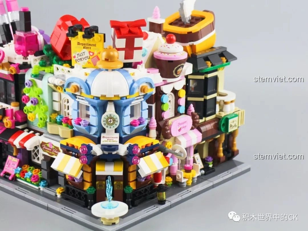 Góc nhìn tổng thể dãy phố đồ chơi lắp ráp Keepplay City Corner C0101-C0105 từ phía sau, thể hiện sự hoàn chỉnh.