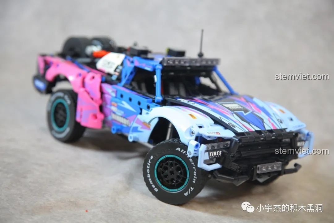 Ảnh tổng thể mô hình SEMBO 715006 Xe bán tải off-road từ góc thấp.