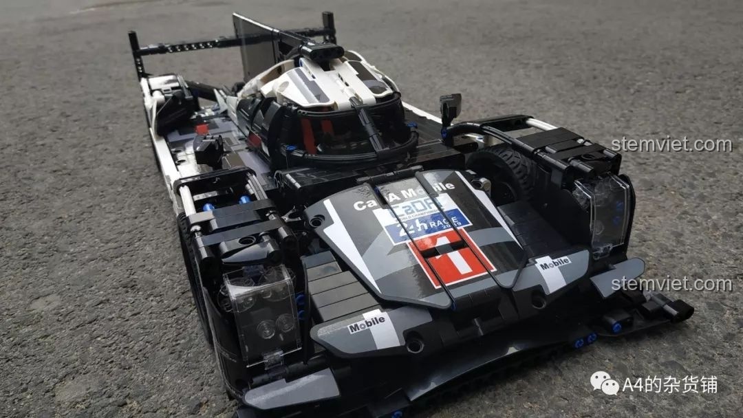 Góc nhìn tổng thể từ trên cao của mô hình xe đua CaDA C61016 Porsche 919 Hybrid hoàn chỉnh.