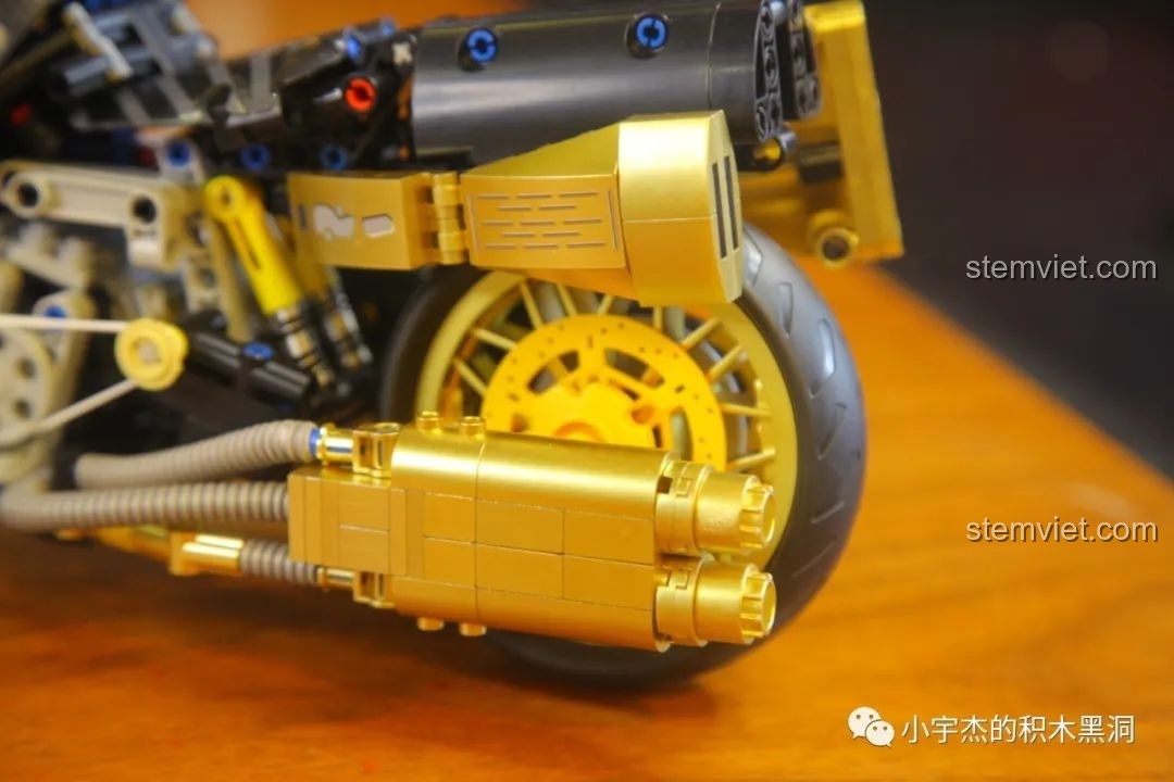 Tổng thể mô hình Mô tô Fenrir Sói Lửa Final Fantasy VII KBox 10248 hoàn chỉnh, sẵn sàng trưng bày.