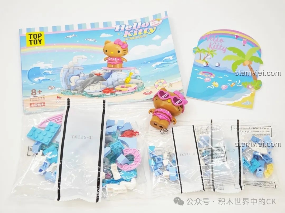 Nội dung bên trong hộp bộ lắp ráp TOP TOY TC2325 Lướt Sóng Mùa Hè, bao gồm sách hướng dẫn và mảnh ghép.