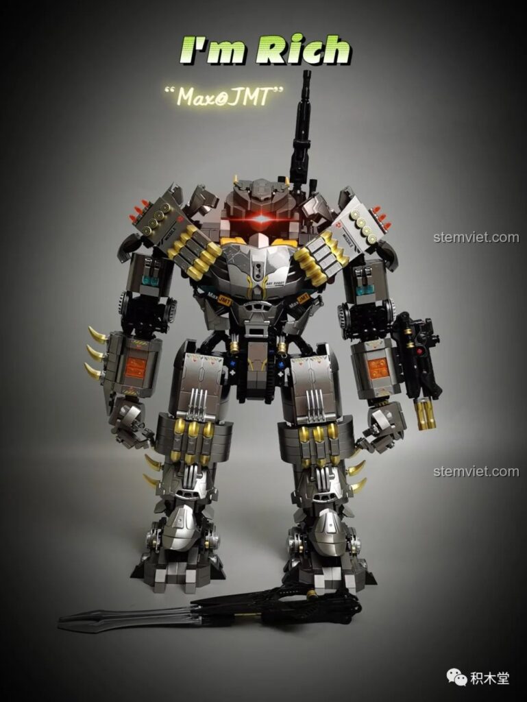 Mô hình Robot Batmech Hạng Nặng Justice Buster 19008 hoàn thiện với tư thế đứng thẳng, nổi bật với dòng chữ I'm Rich.